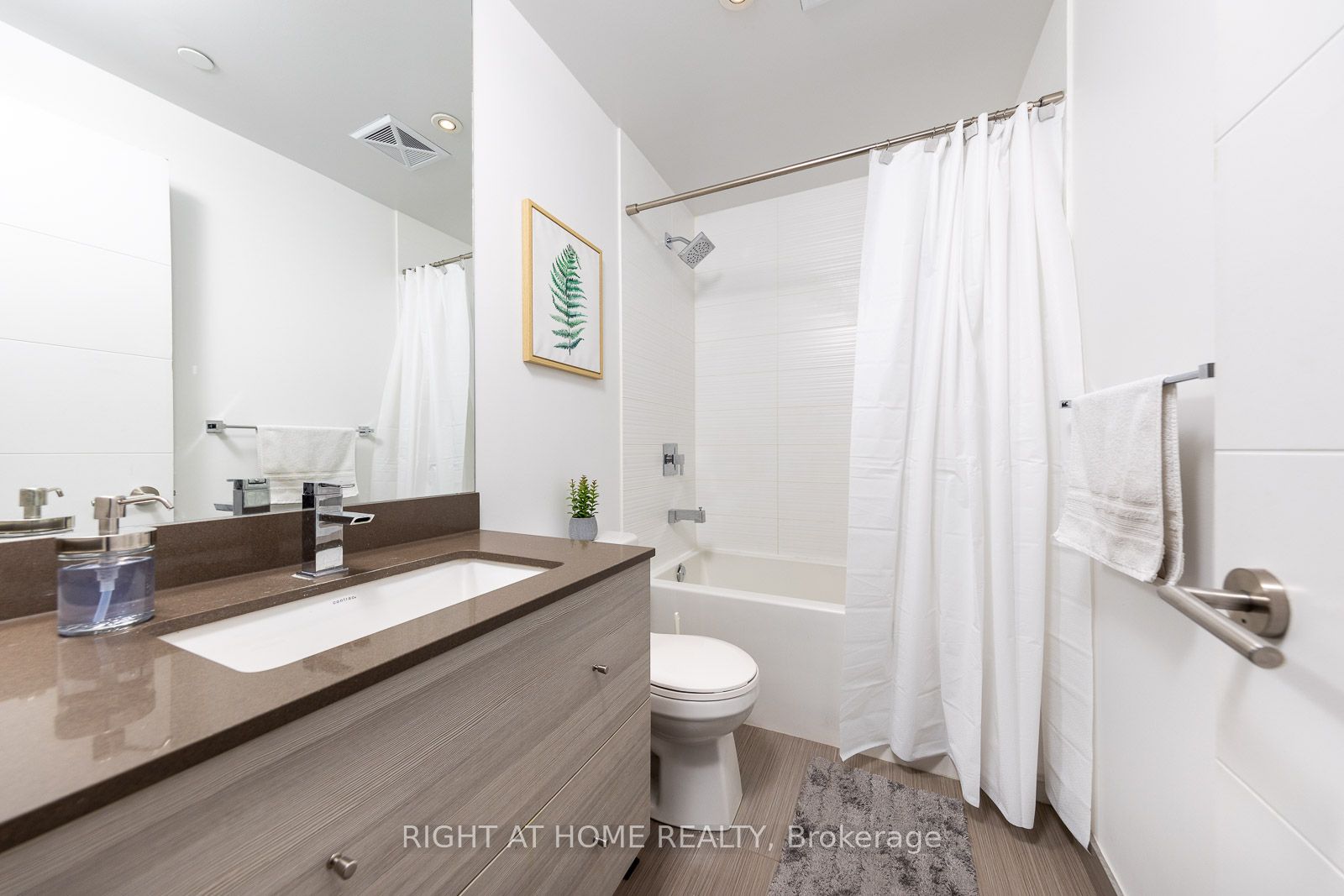 525 W Adelaide St 932