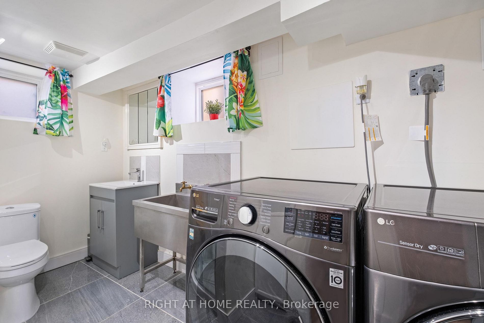 140 Meadowbrook Dr