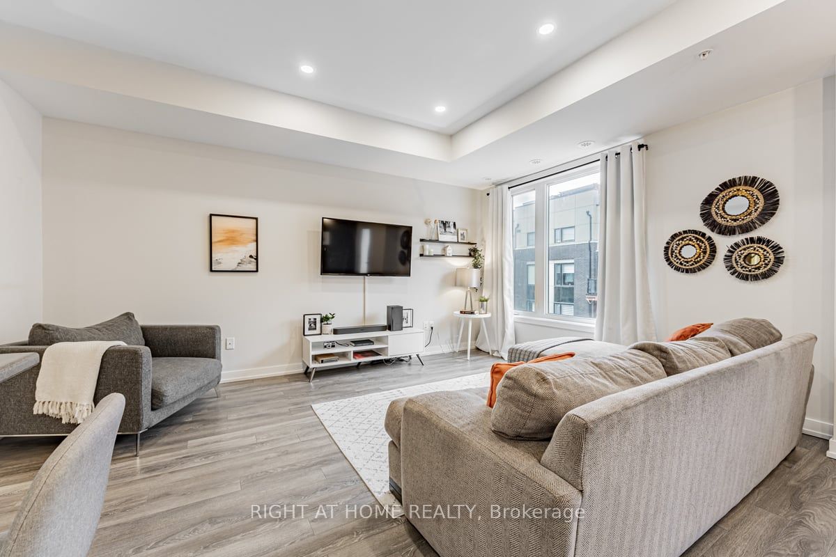 1555 Kingston Rd 323