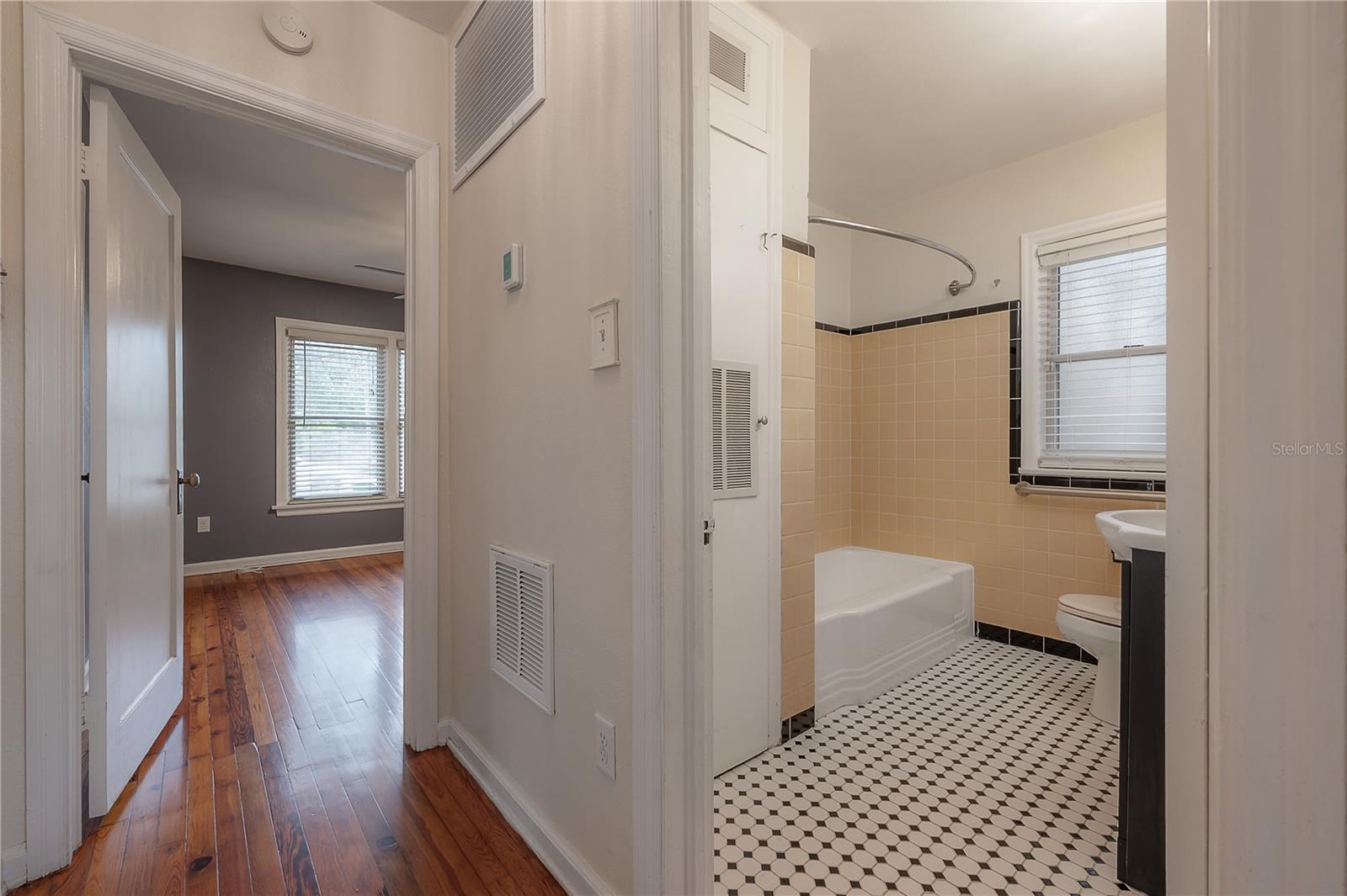 1303 E Clifton Street