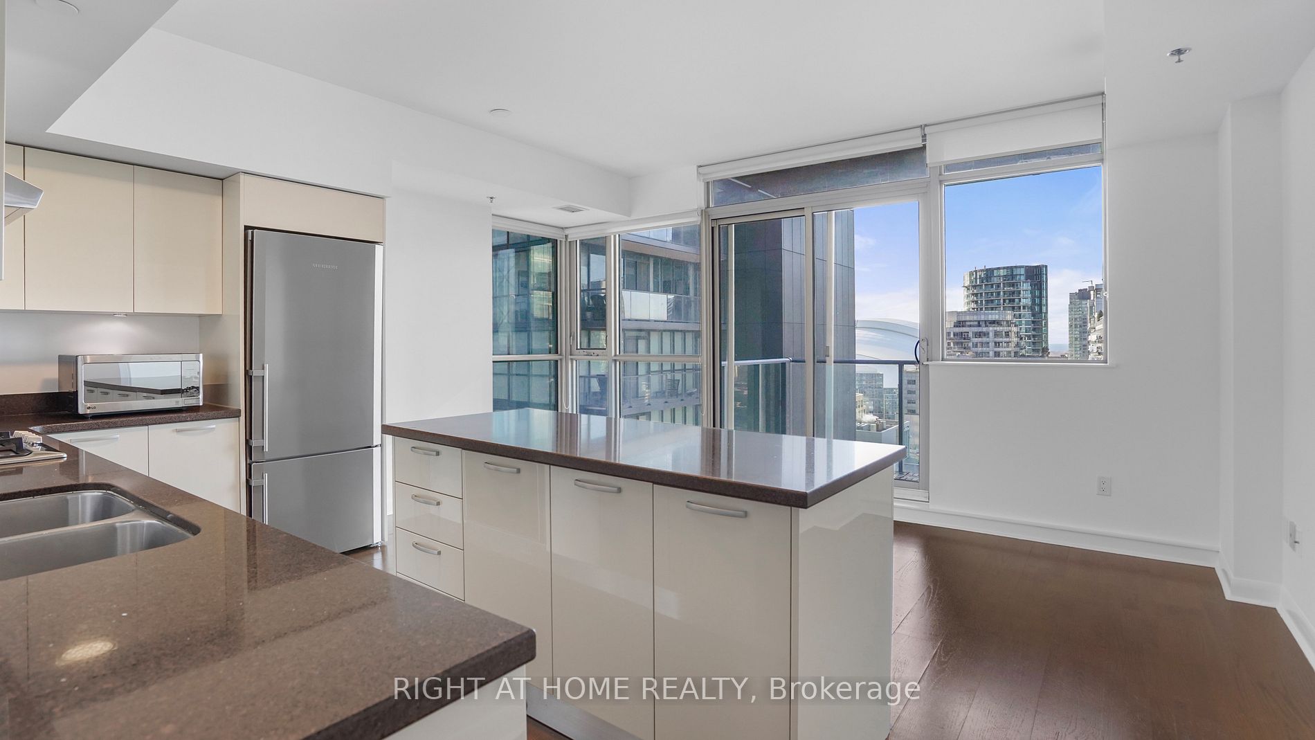 375 W King St 2103