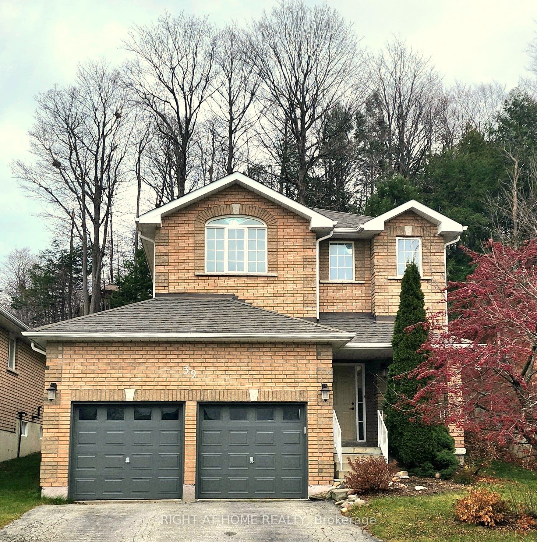 39 Bloom Cres