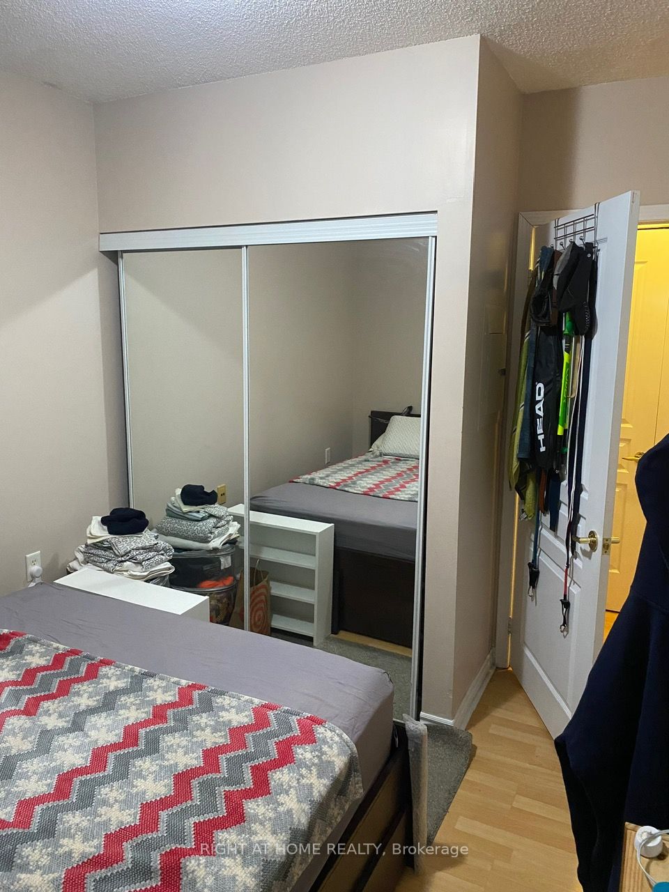 200 E Burnhamthorpe Rd 1504