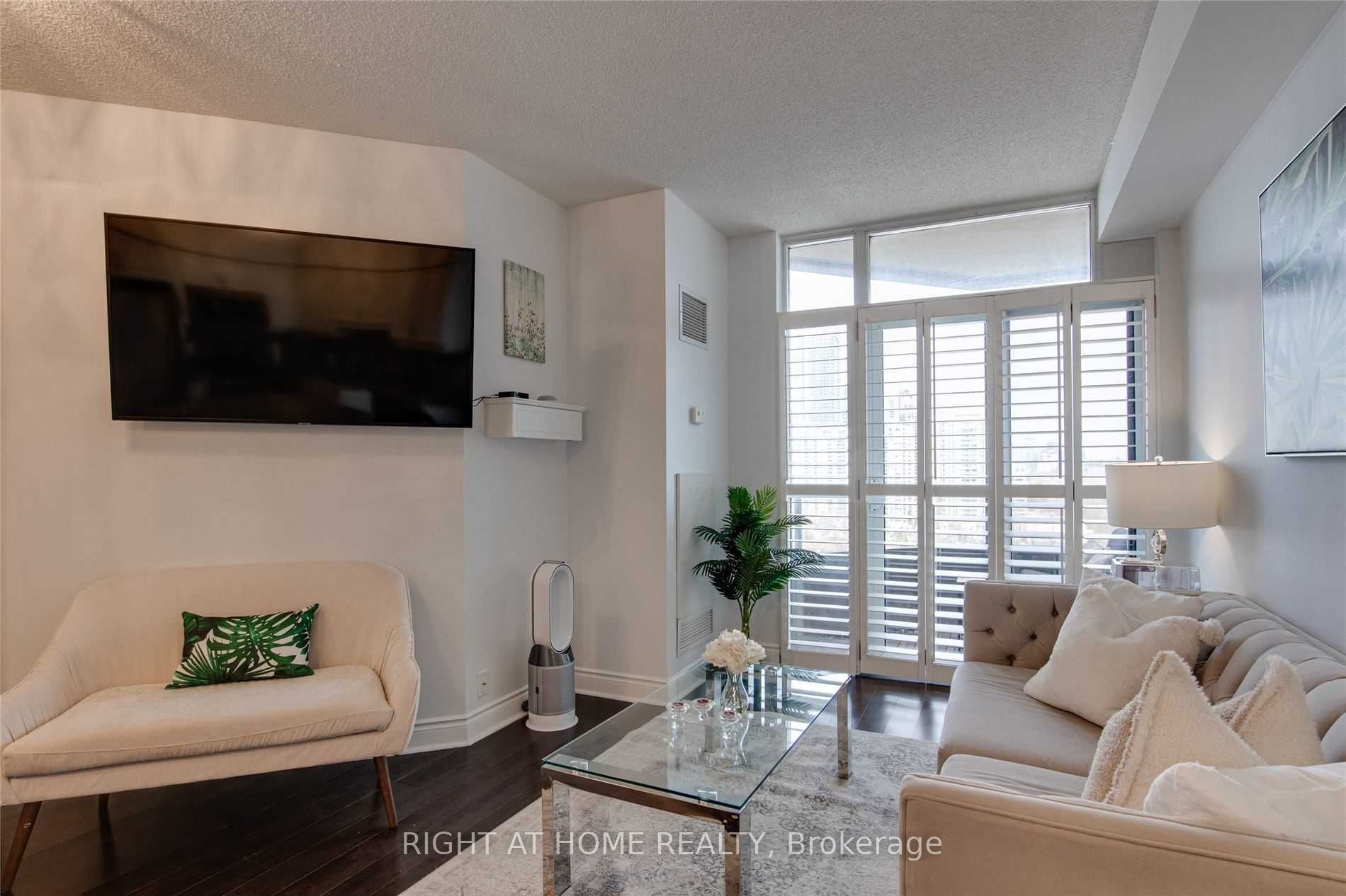 80 Harrison Garden Blvd 1428