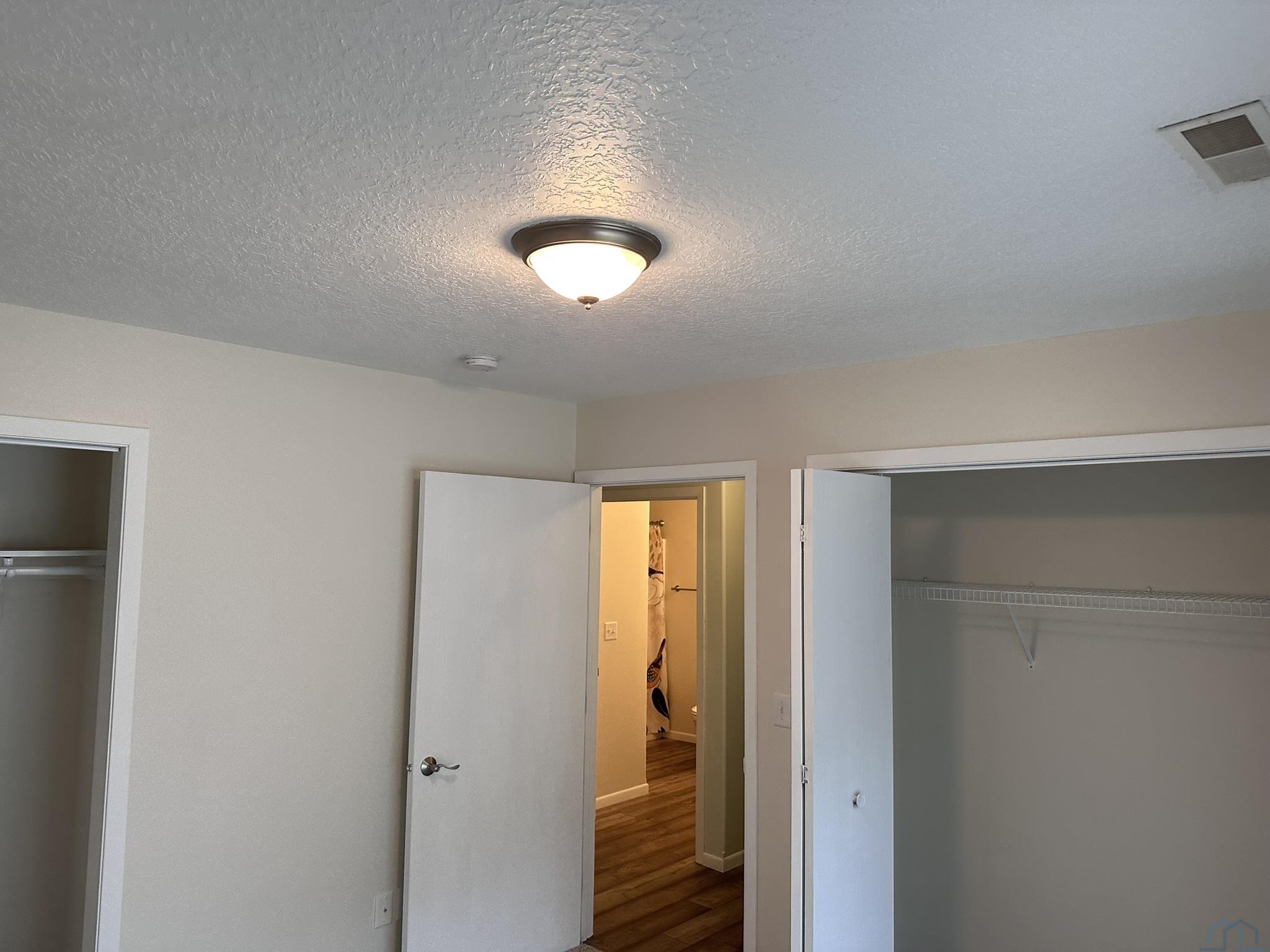 1100 Meadow View 2
