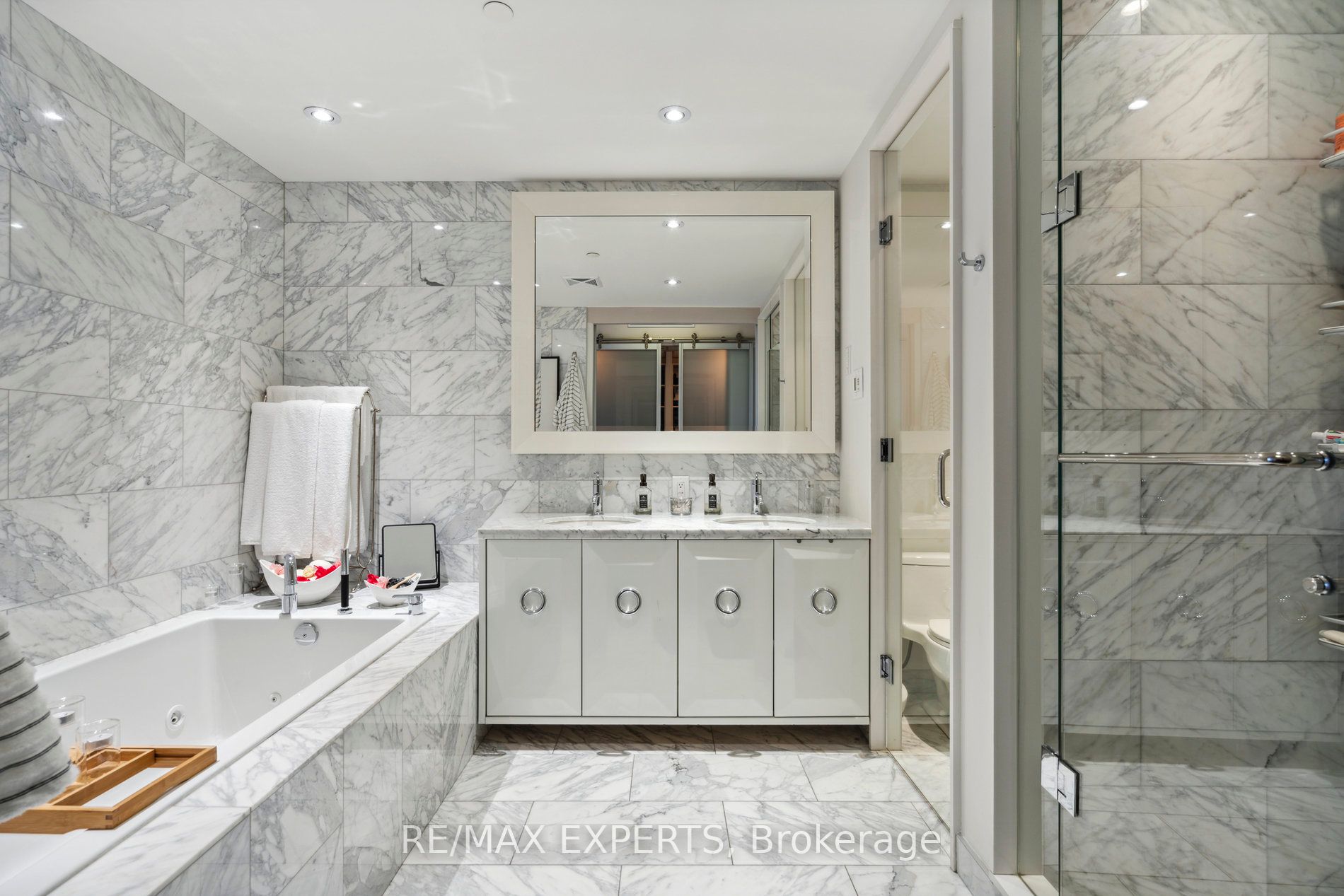 90 Park Lawn Rd PH-3007