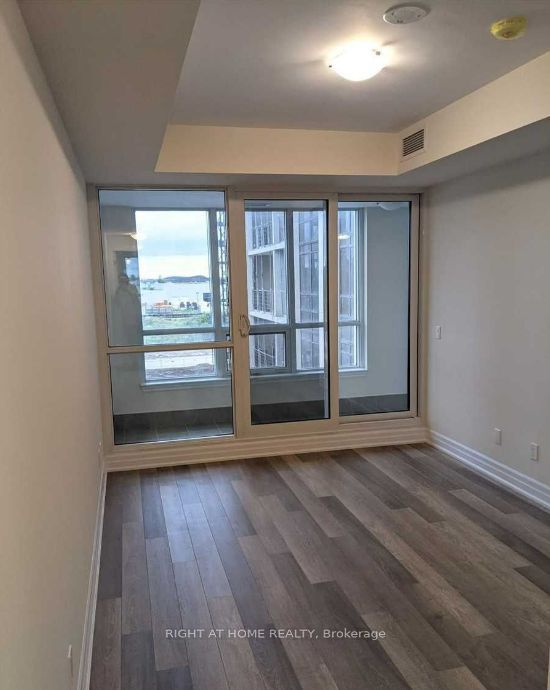 9085 Jane St 422