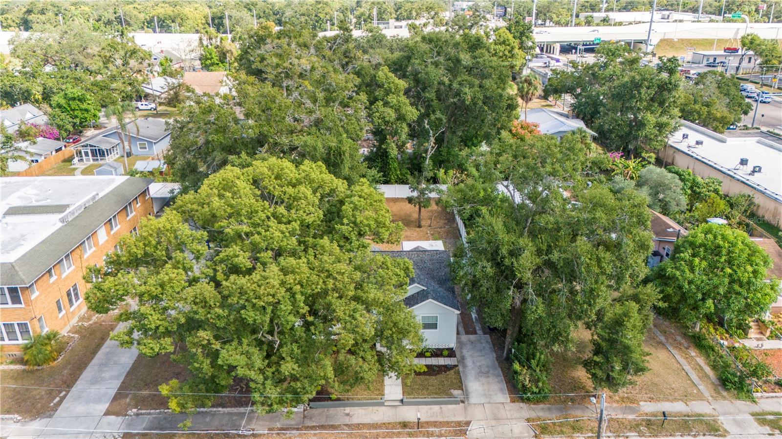 4009 N Seminole Avenue