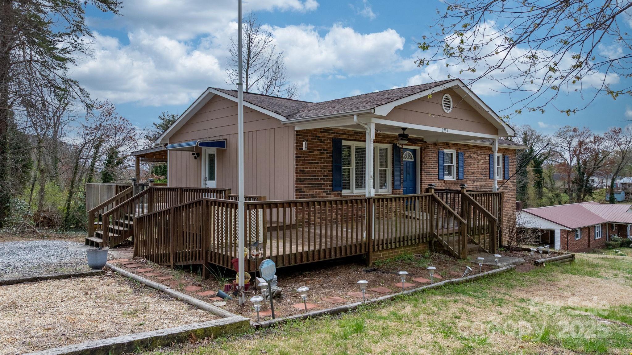 1257 Oaklawn Street SE