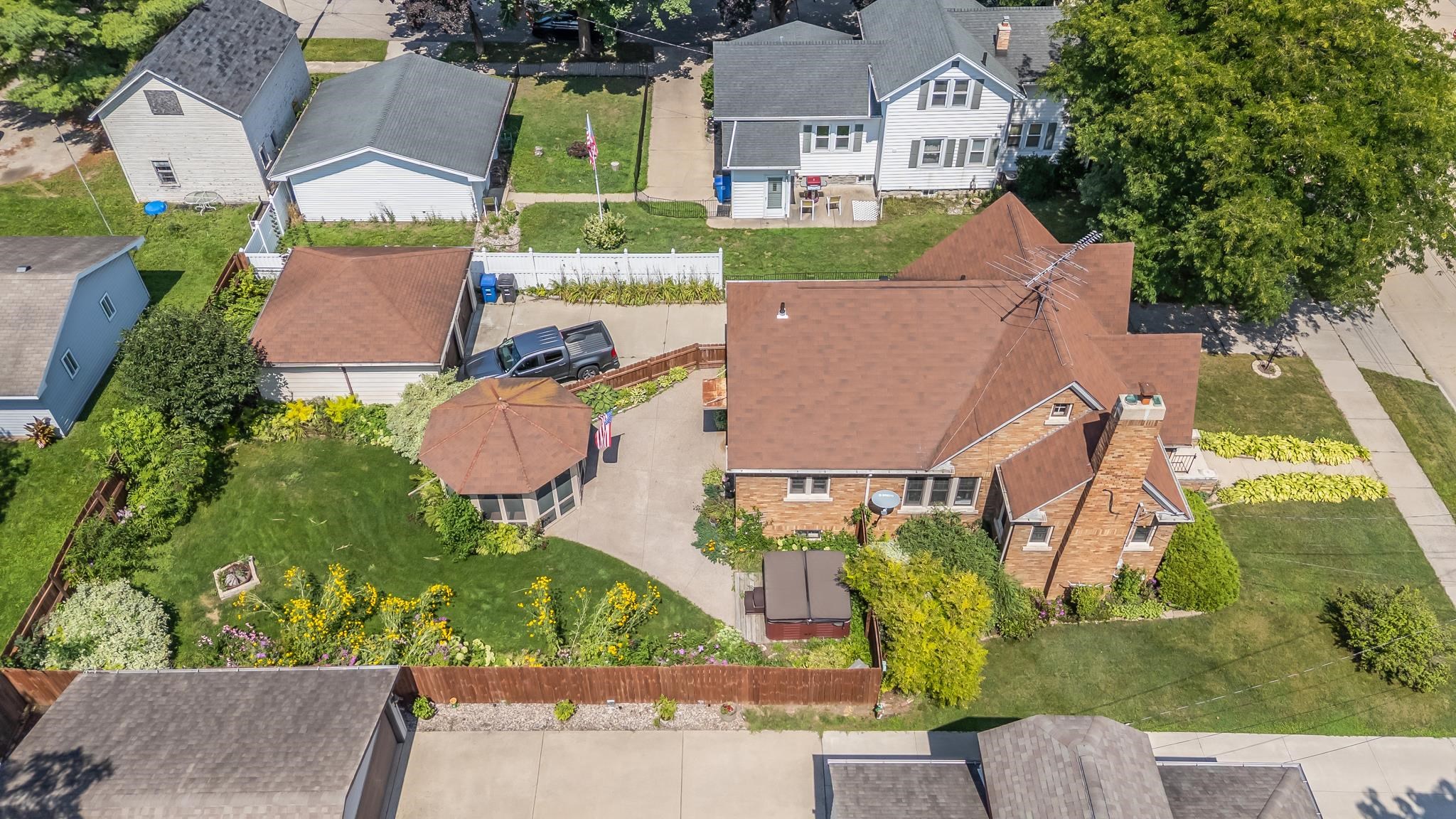833 Eastman Street