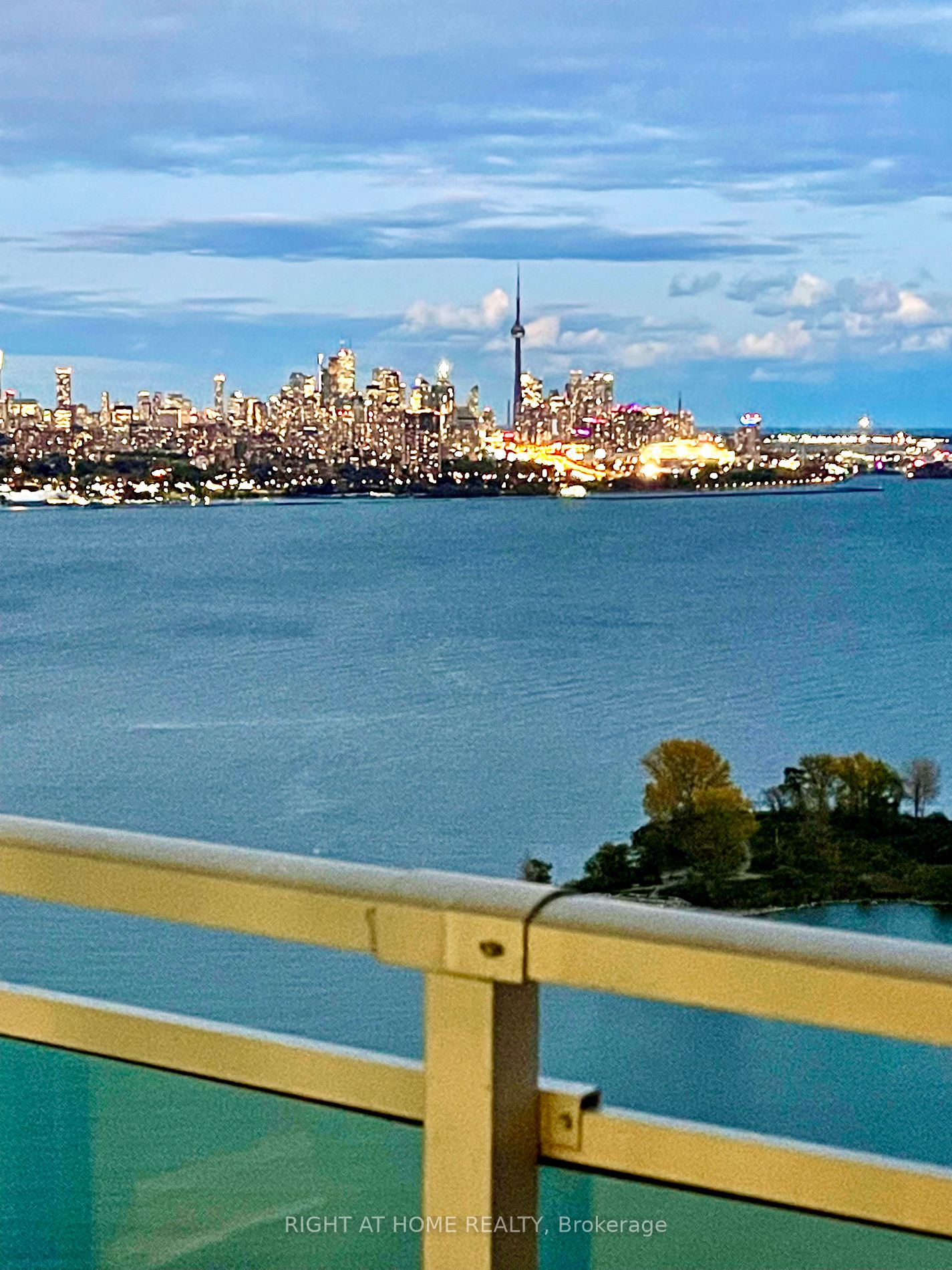 33 Shore Breeze Dr 3409