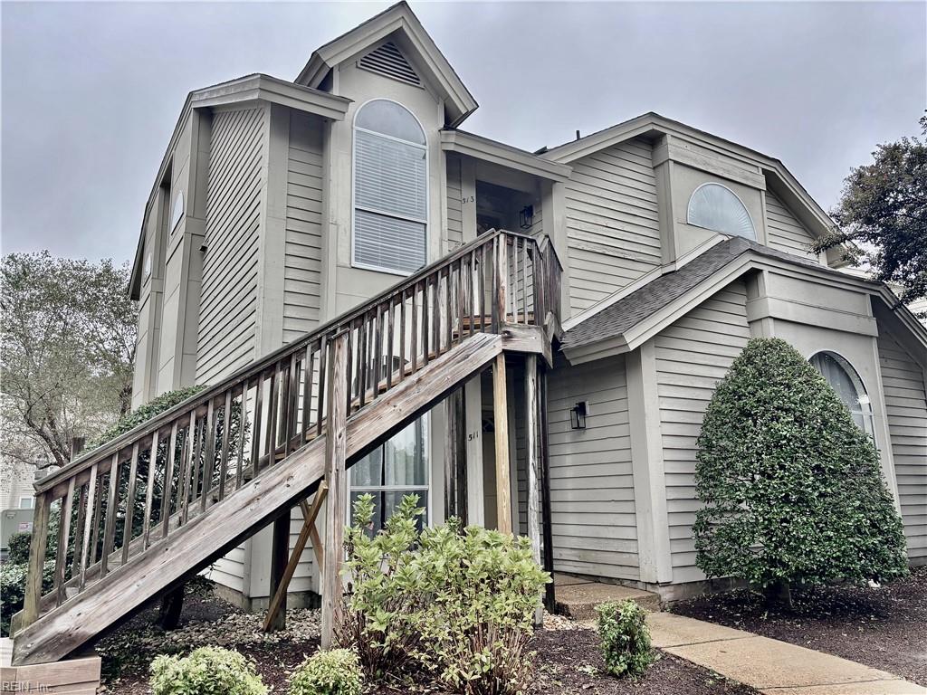 513 E Lake Circle, Chesapeake, VA 
