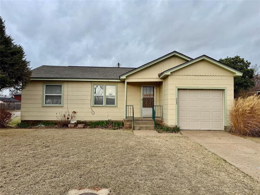 711 N Broadway Avenue