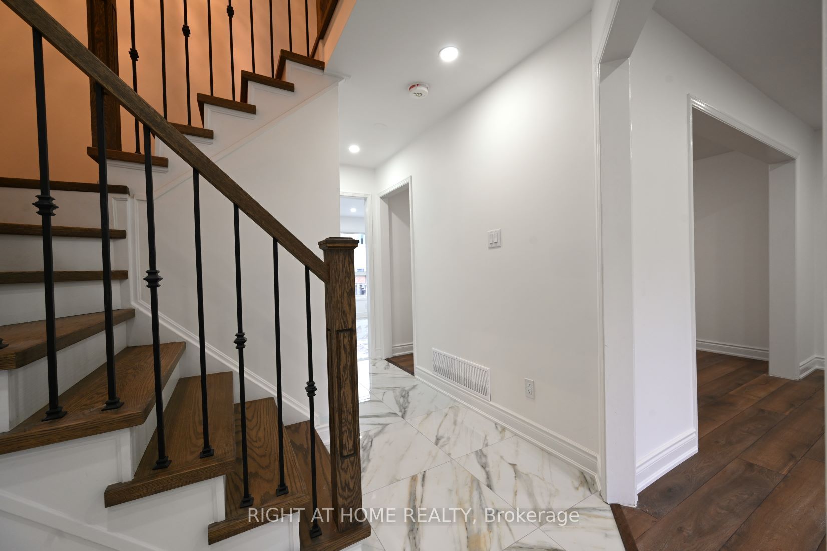 16 Glenmanor Dr