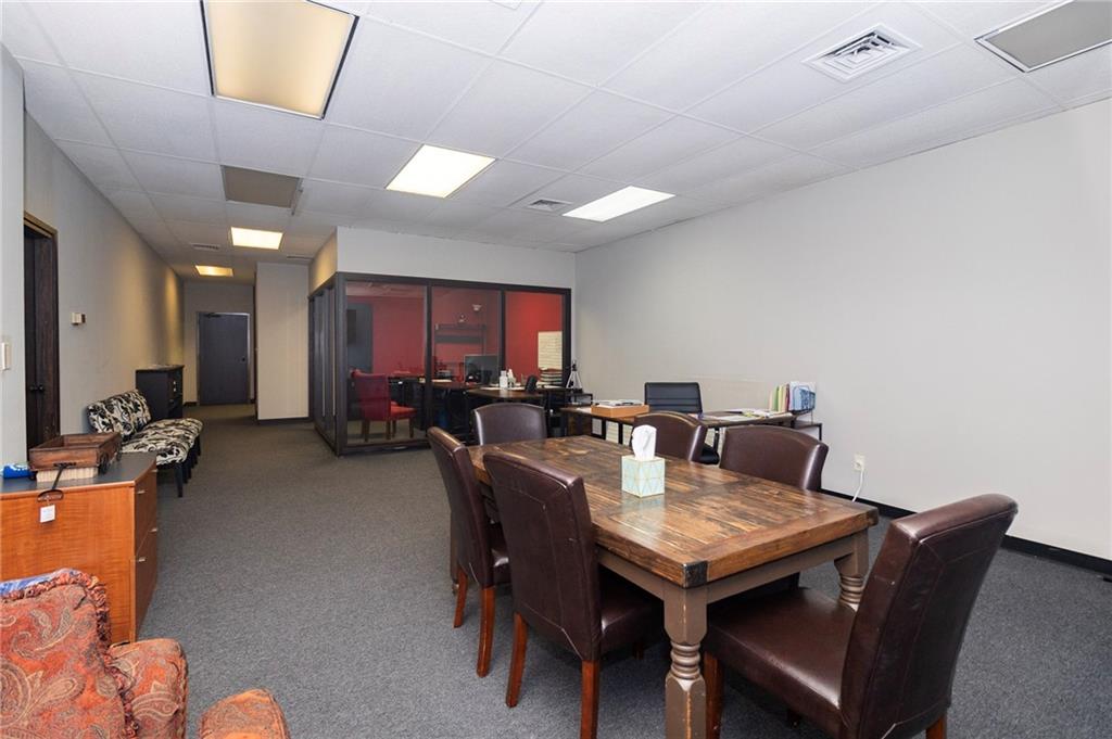 8320 N Oak Trafficway