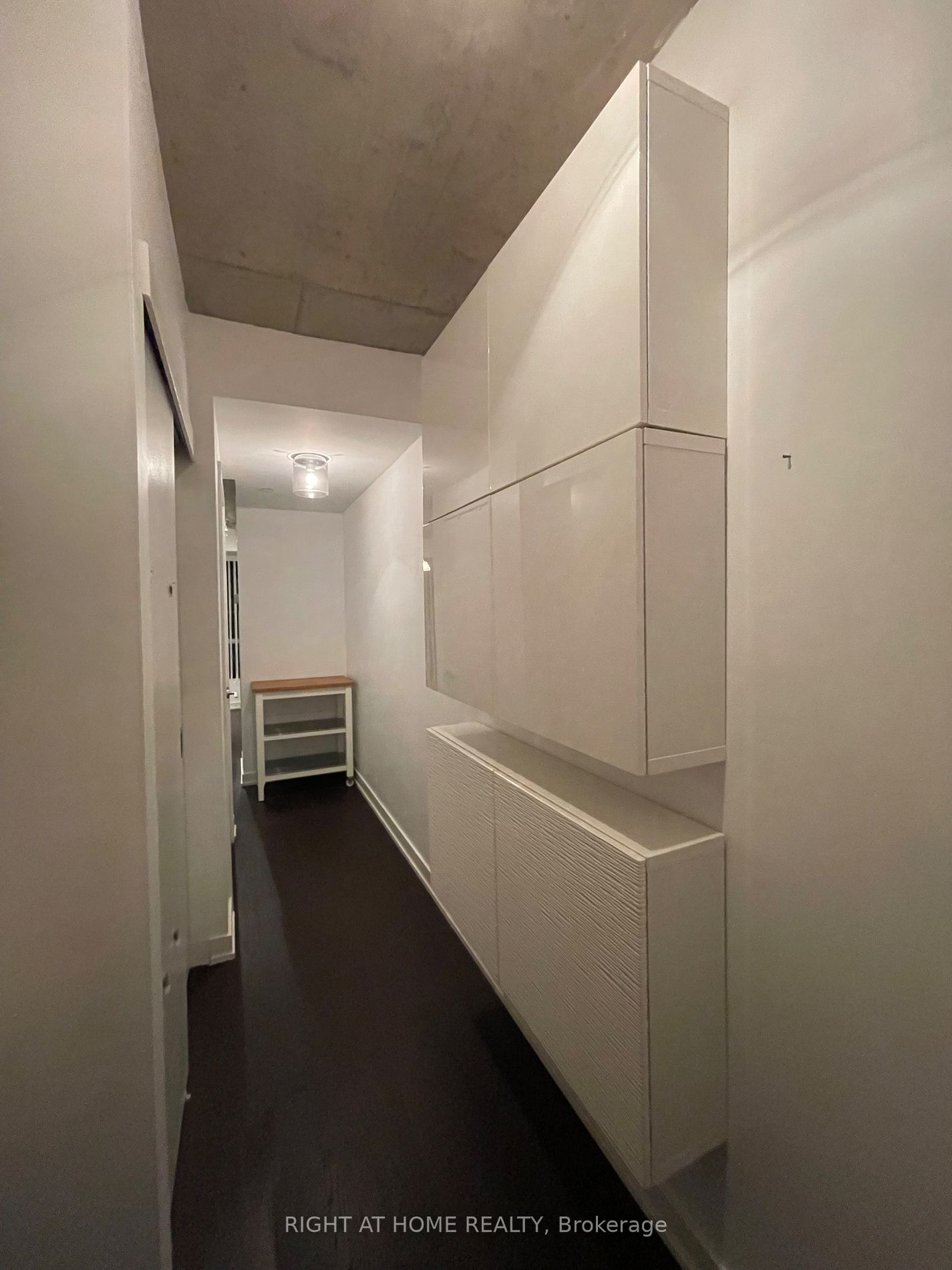 1030 W King St Lph27