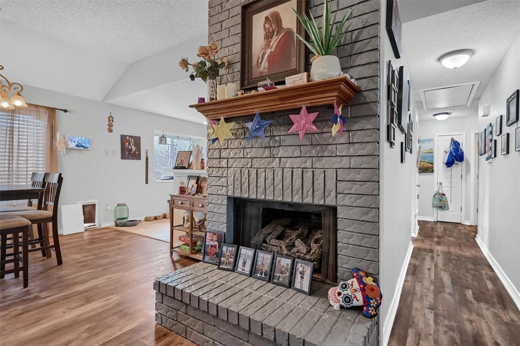 1933 Lakeview Circle