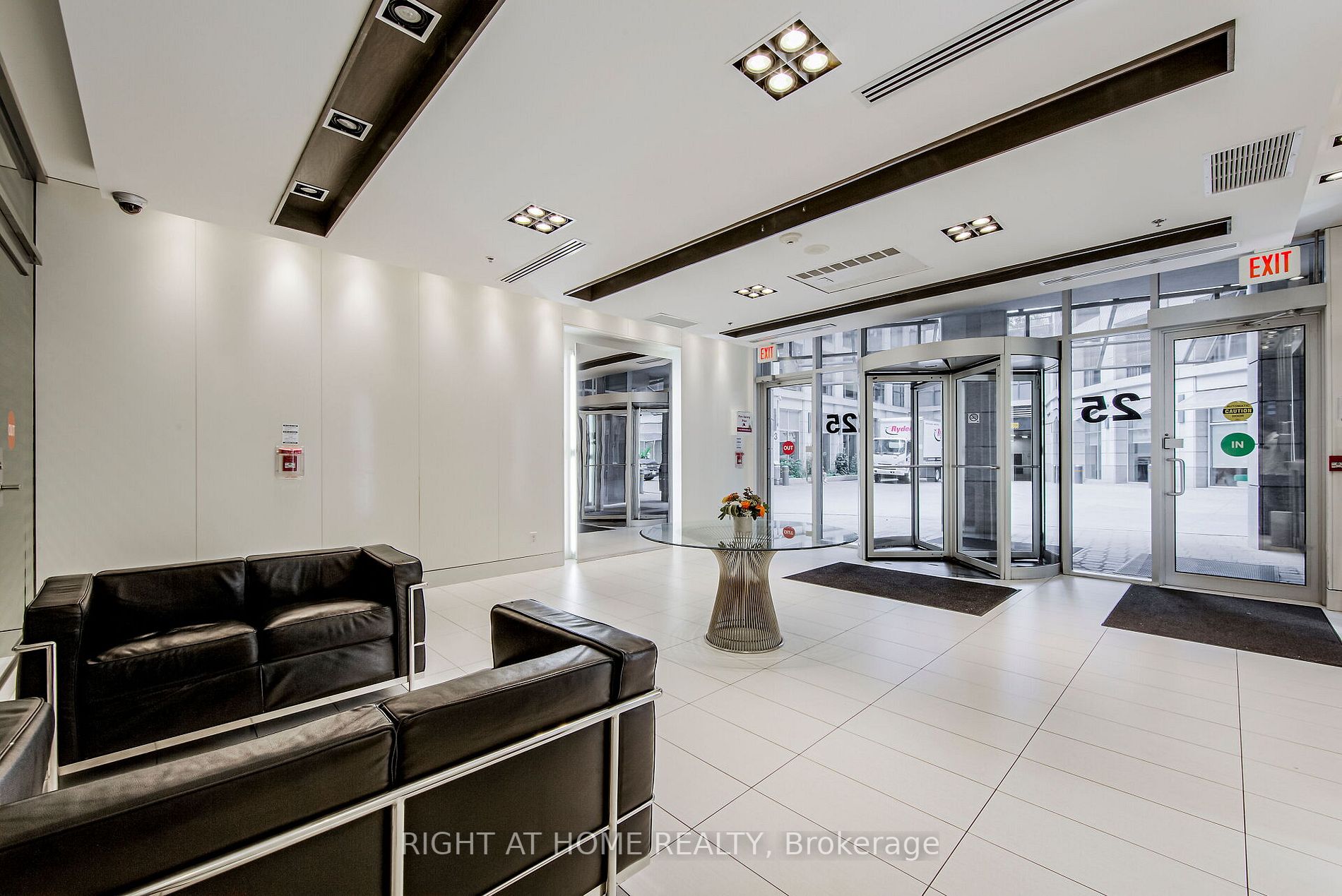 25 Carlton St 406