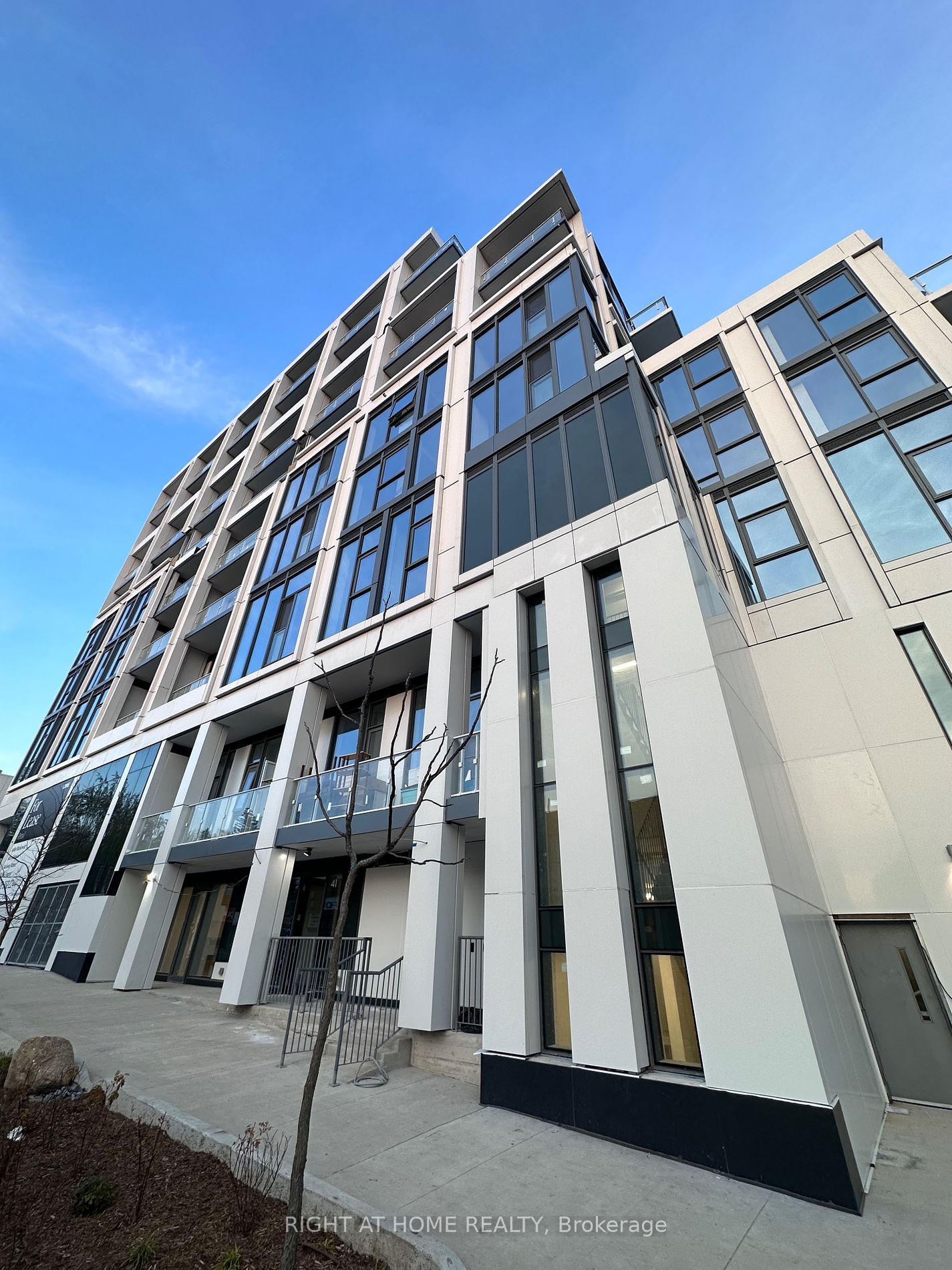 2020 Bathurst Ave 608