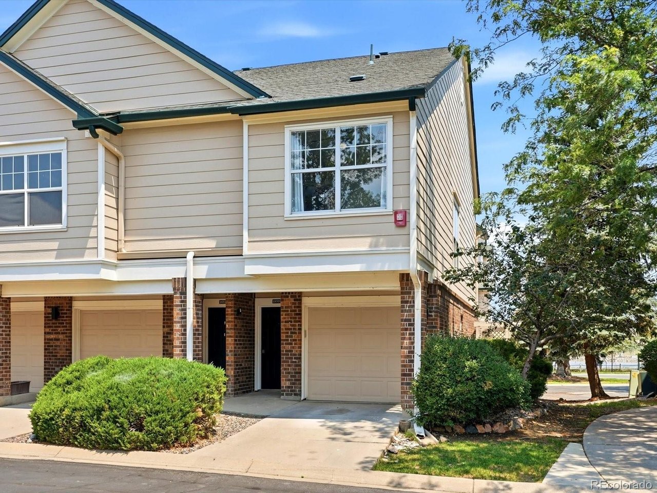 Beautifully refurbished end unit in gated community! Open and sunny floor plan, new carpet, paint, breakfast bar, island with quartz countertops, stainless steel appliances, gas fireplace, large primary suite with 2nd floor laundry, double vanities, beds on separate floors,1-car attached PLUS 1 reserved parking!. Newer HVAC, Adjacent to community gardens, Hodgson-Harris Reservoir, Autrey Reservoir's loop trail, dog park, workout facilities/community center and Colton trail head. 10 minutes to downtown Boulder 20 to Denver.