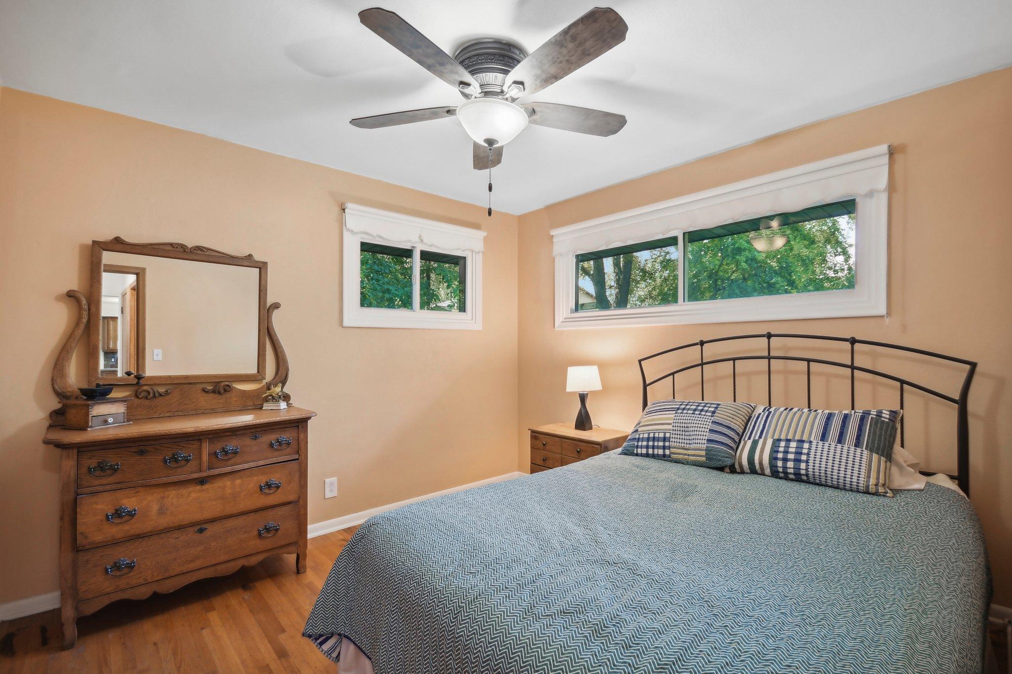 5445 Lakeview Avenue