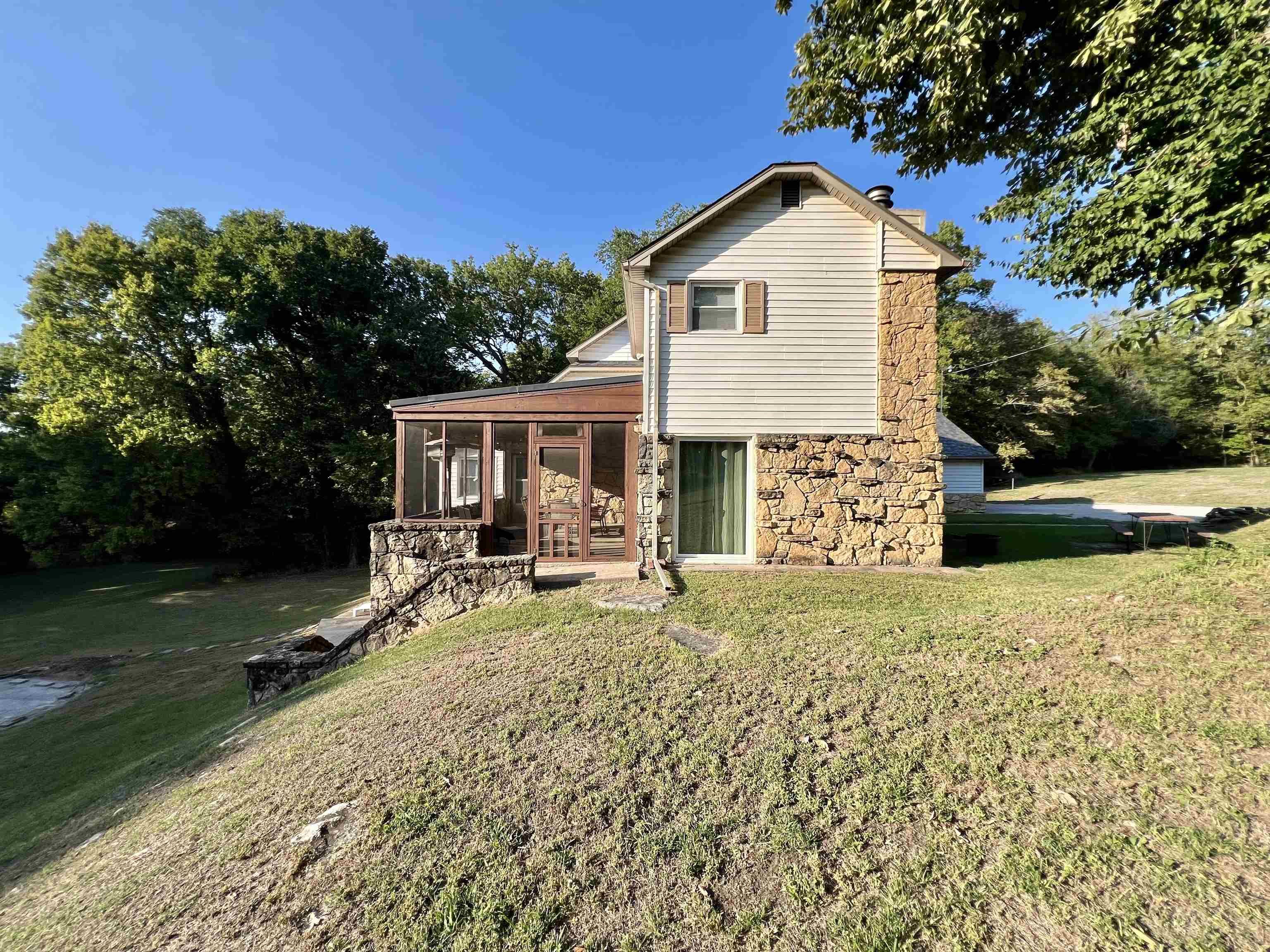 1402 E Madison