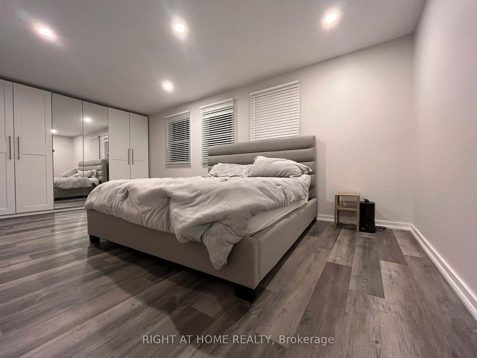 70 Fairmeadow Pl Upper