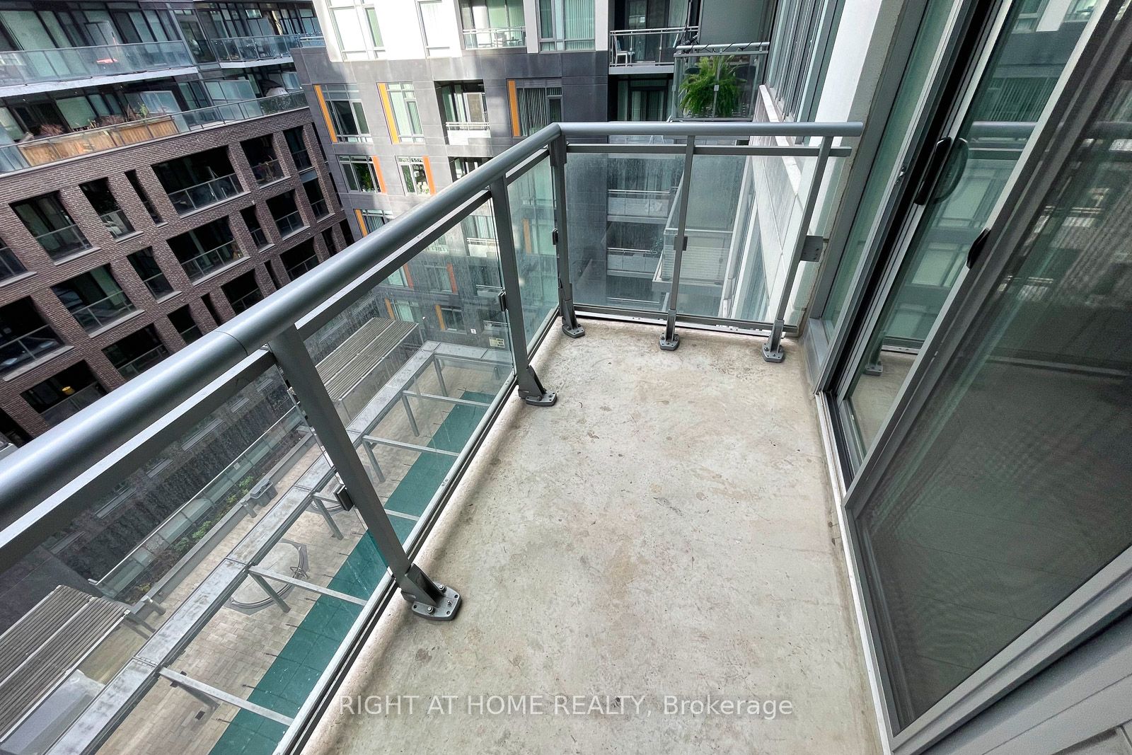 525 W Adelaide St 932