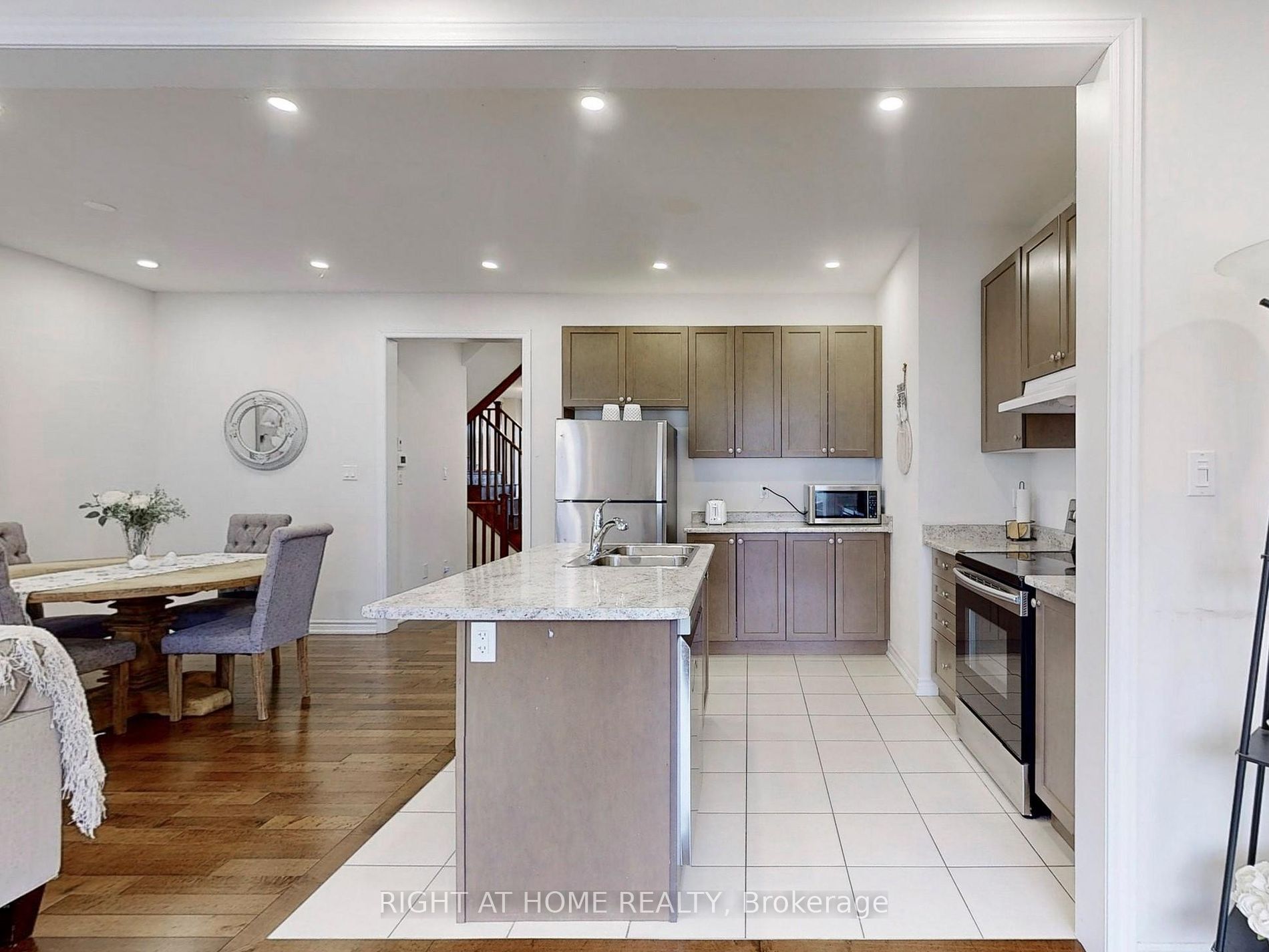 71 Mondial Cres