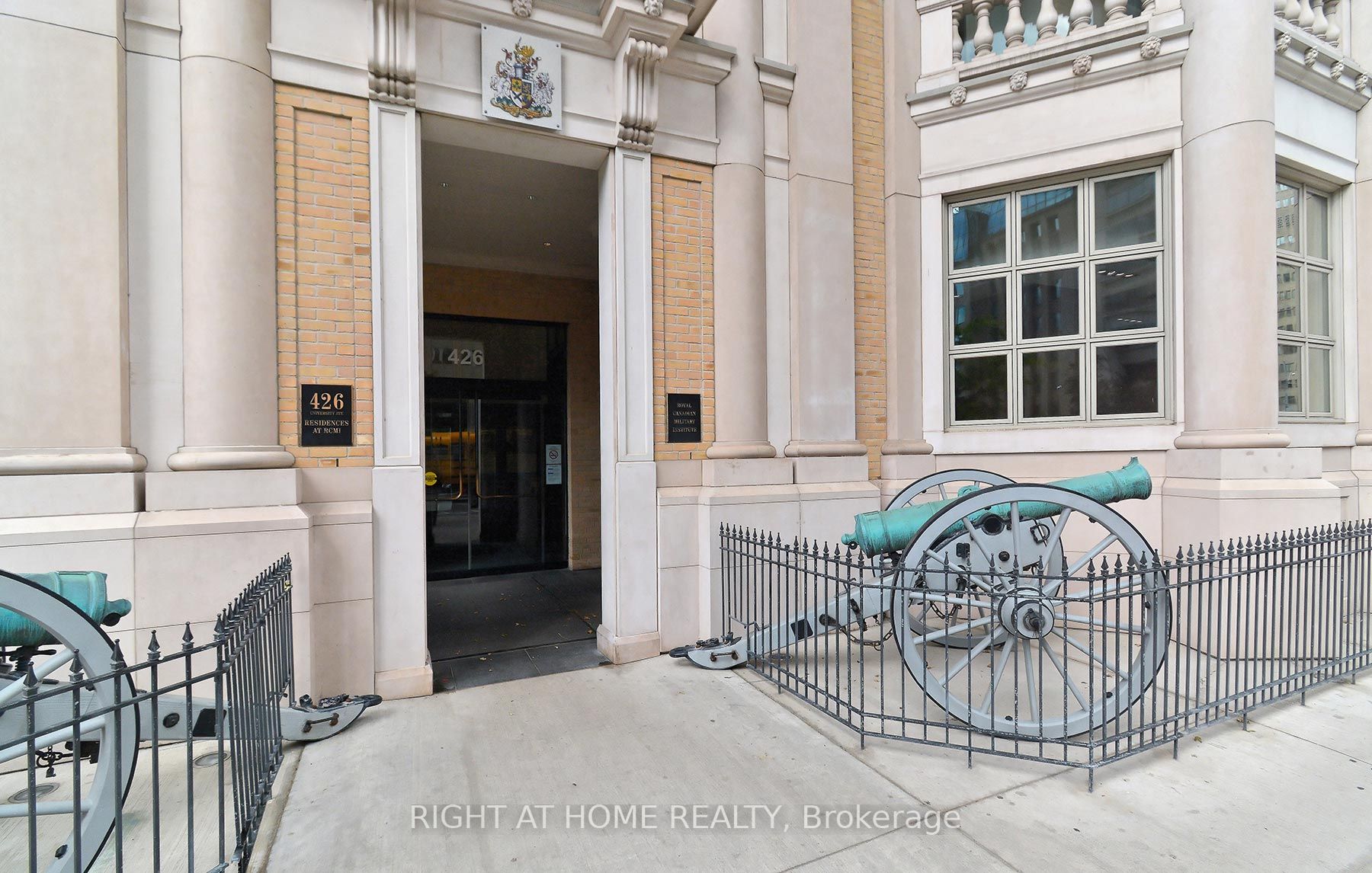 426 University Ave 3207