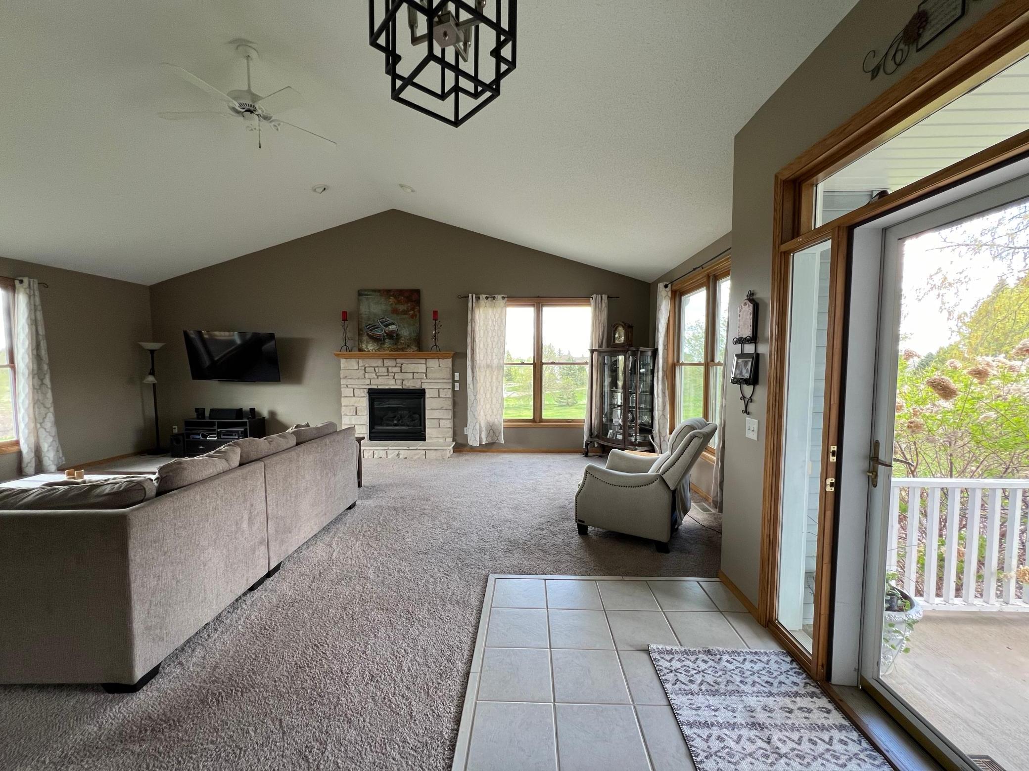 21060 Sunnyhill Lane