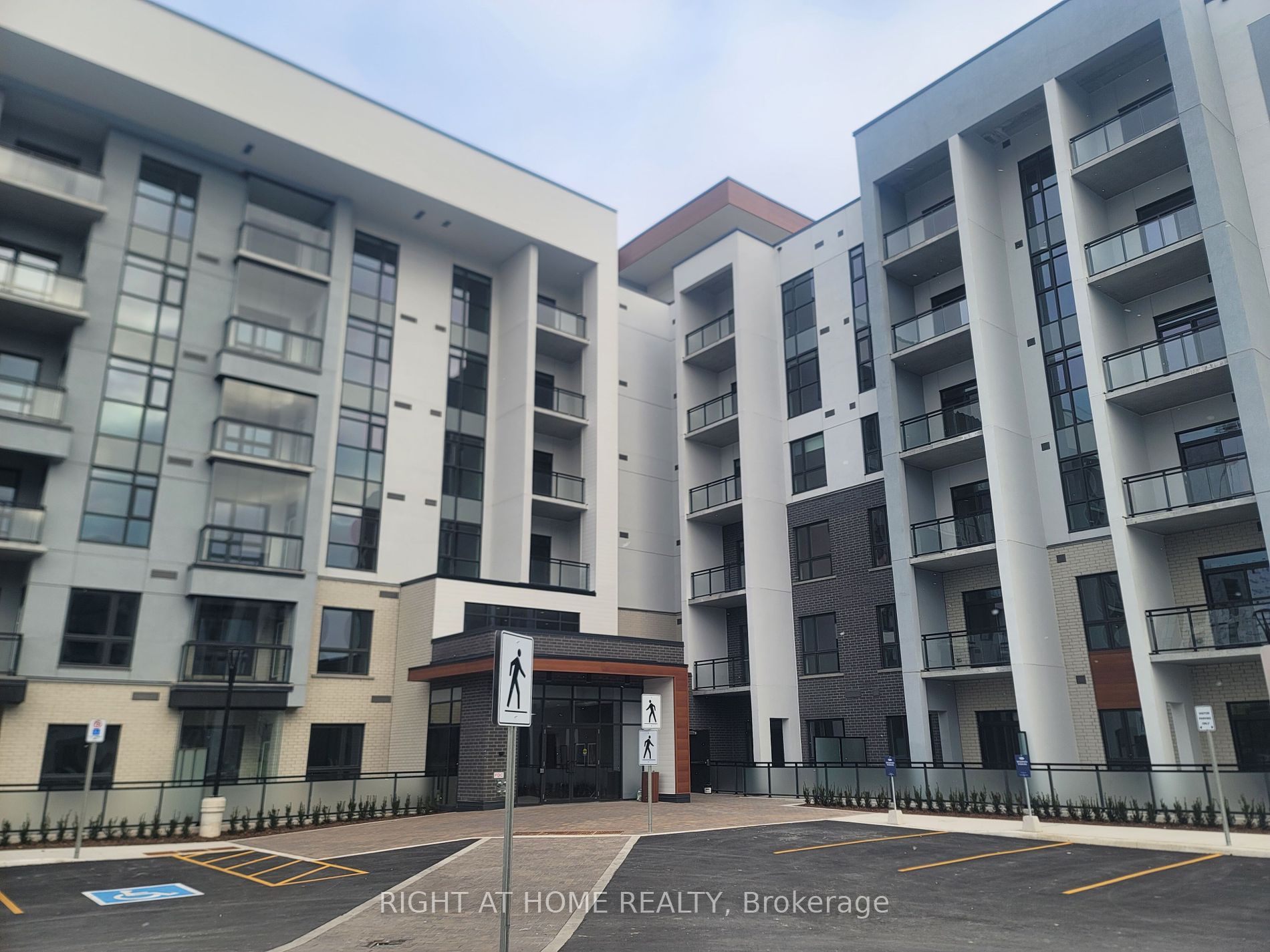 460 Gordon Krantz Ave 502