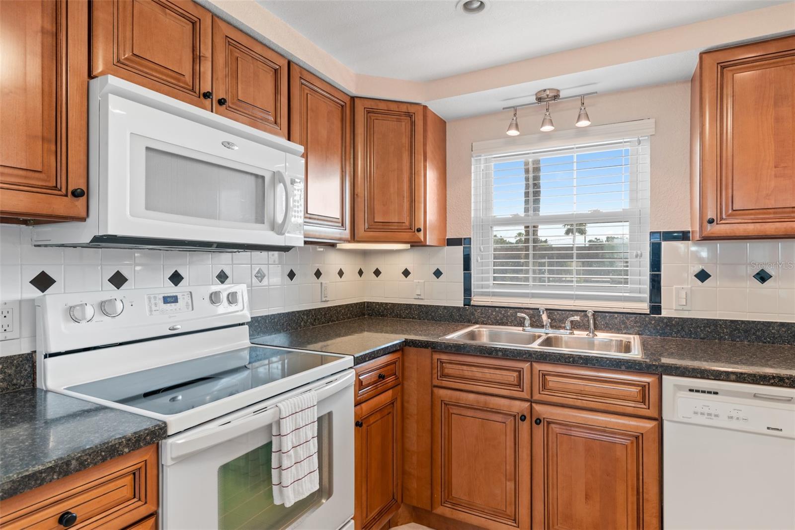 4575 Cove Circle 102
