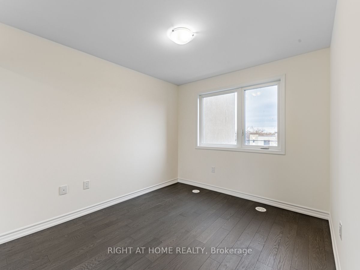 1972 Victoria Park Ave #21