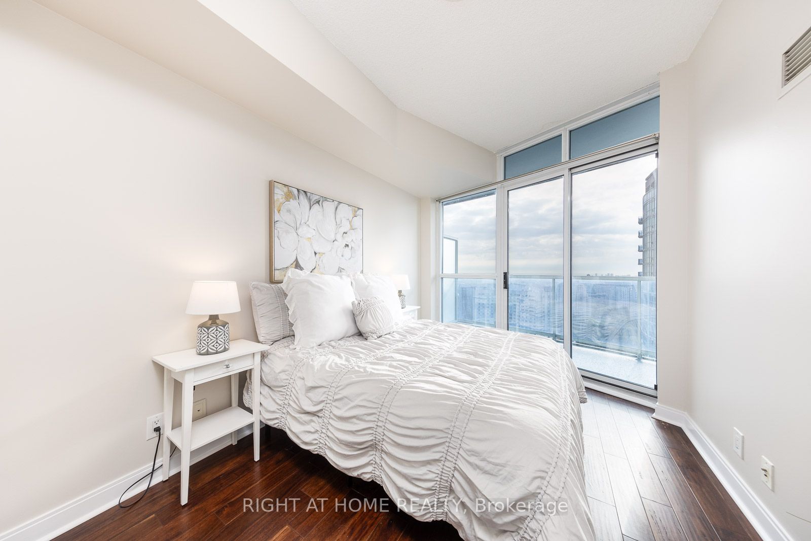 80 Absolute Ave 2706