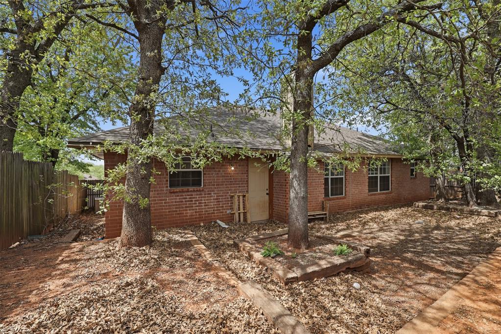 908 Willis Way