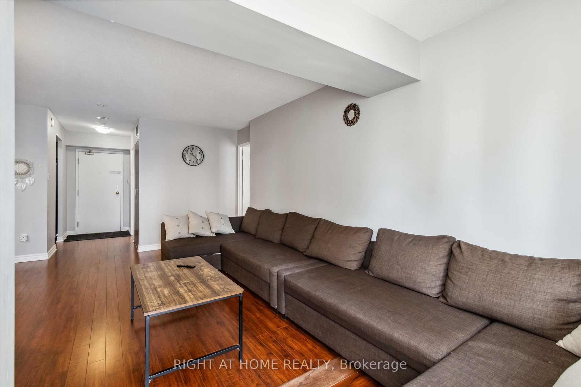 285 Enfield Pl 611