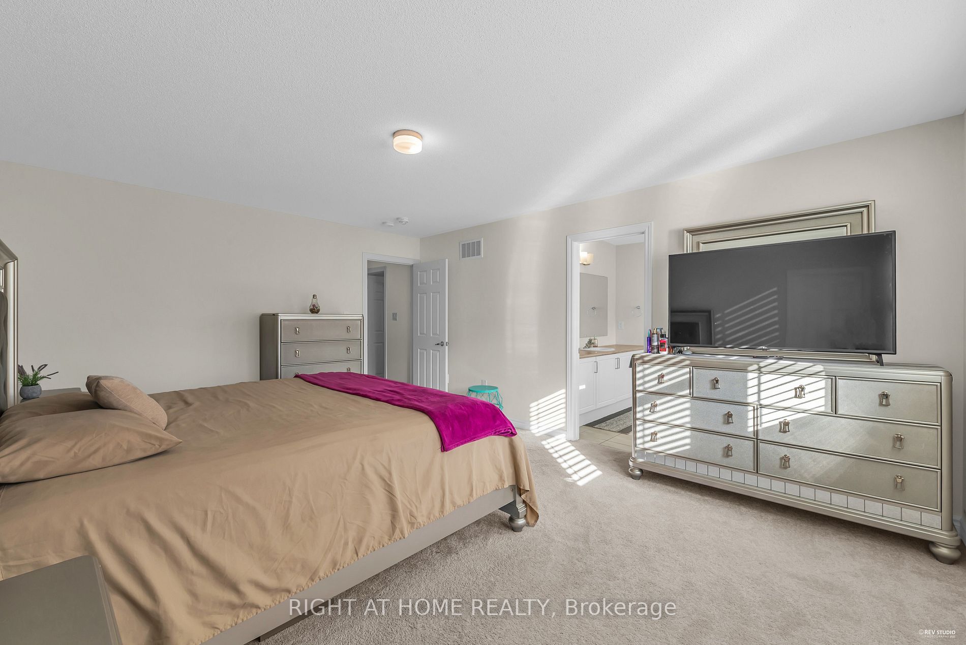 130 Mcfarlane Cres