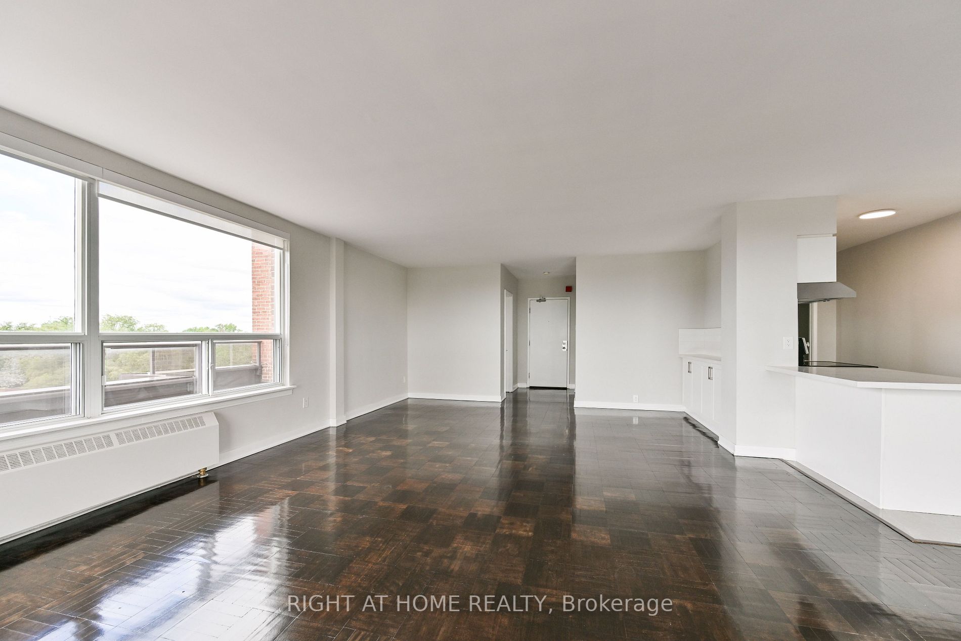 780 W Eglinton Ave 606