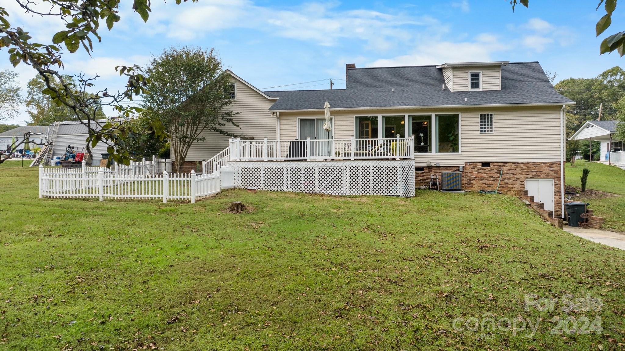 2461 Walt Arney Road