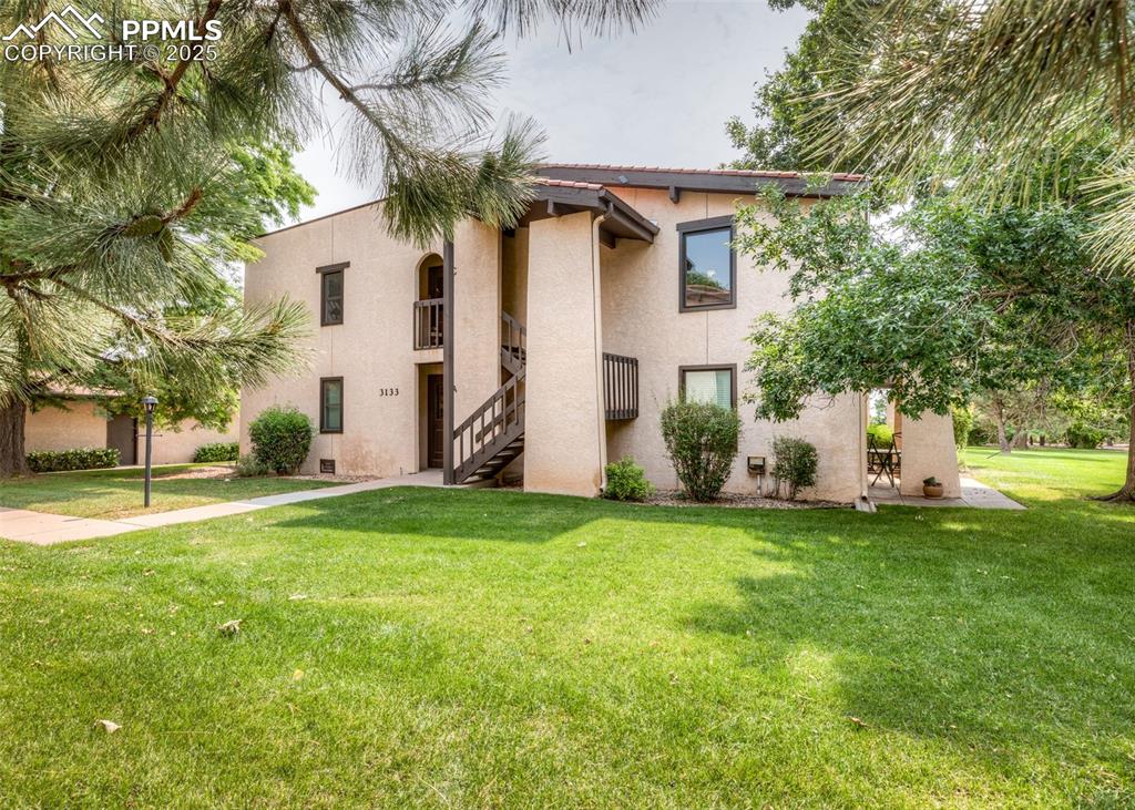 Welcome to your private oasis in the desirable Villa Pourtales community! Located in the highly sought-after Broadmoor Valley neighborhood, this beautiful upper-level condo offers comfort, space, and convenience in a tranquil setting. Step inside to find soaring vaulted ceilings, abundant natural light, and newly installed hardwood flooring throughout. The spacious living room features a cozy gas fireplace, a hidden wet bar perfect for entertaining, and a walk-out to the private back deck that is ideal for grilling and relaxing outdoors. A separate dining area with a charming bay window opens to a galley style kitchen with a breakfast bar, ample cabinetry, and a generous built in pantry. Both bedrooms are impressively sized. The primary suite is a true retreat with two large walk-in closets and a luxurious on-suite bathroom featuring a large deep soaking tub for ultimate relaxation. This unit also includes central A/C for comfort during warm summer days and an oversized detached 2-car garage with extra space for bikes, tools, and storage. Enjoy an additional outdoor storage closet right off the back deck. Living here means enjoying unmatched access to the best of Colorado Springs: walk to Quail Lake Park or explore nearby attractions like the Broadmoor, Cheyenne Mountain Resort, Cheyenne Mountain Zoo, several golf courses, shopping centers, restaurants, schools, moving theaters, and the Broadmoor World Arena that are all just minutes away. Don’t miss the chance to live in one of the most beautiful and convenient locations in the city!