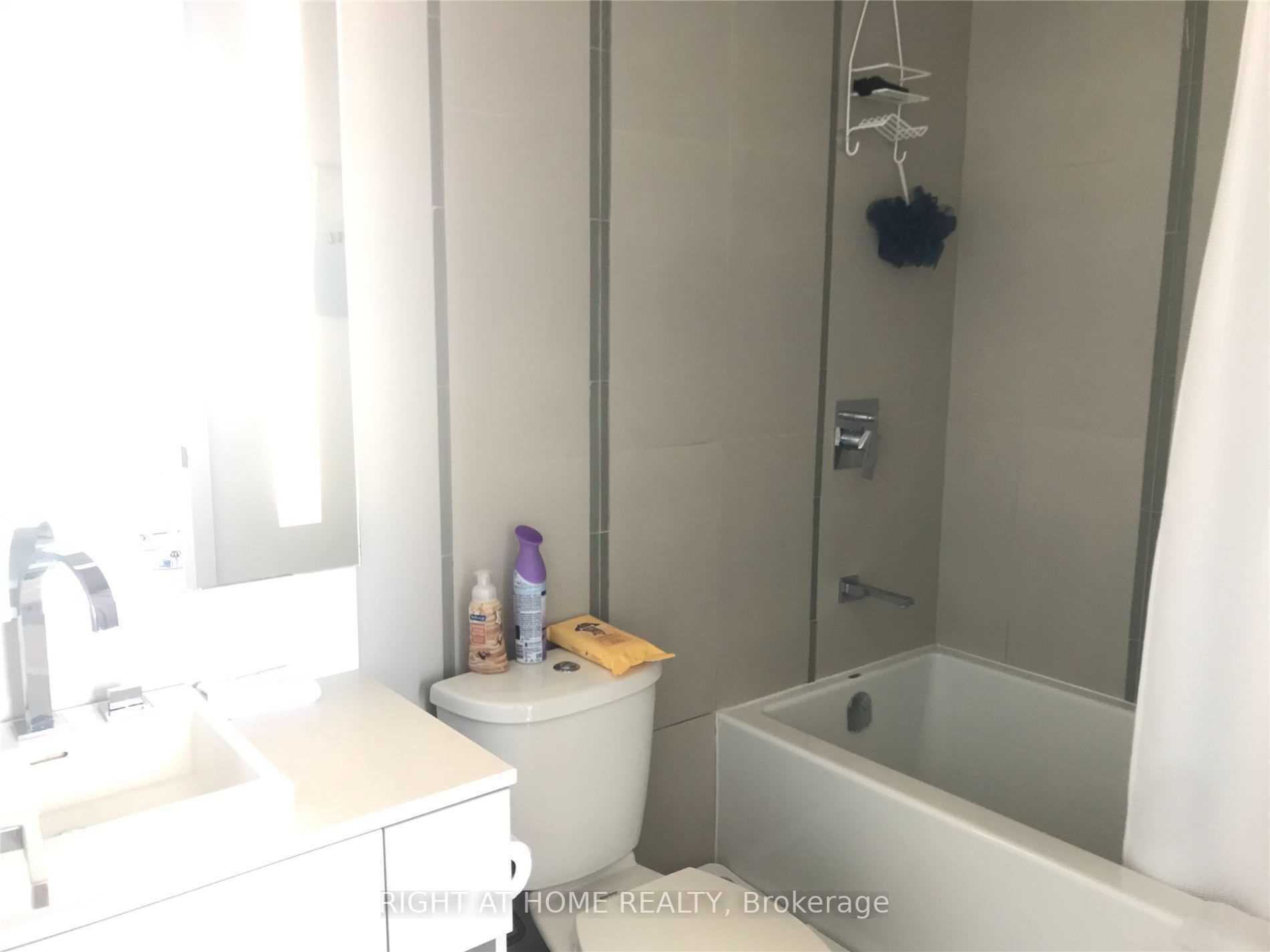 101 Peter St Ph11