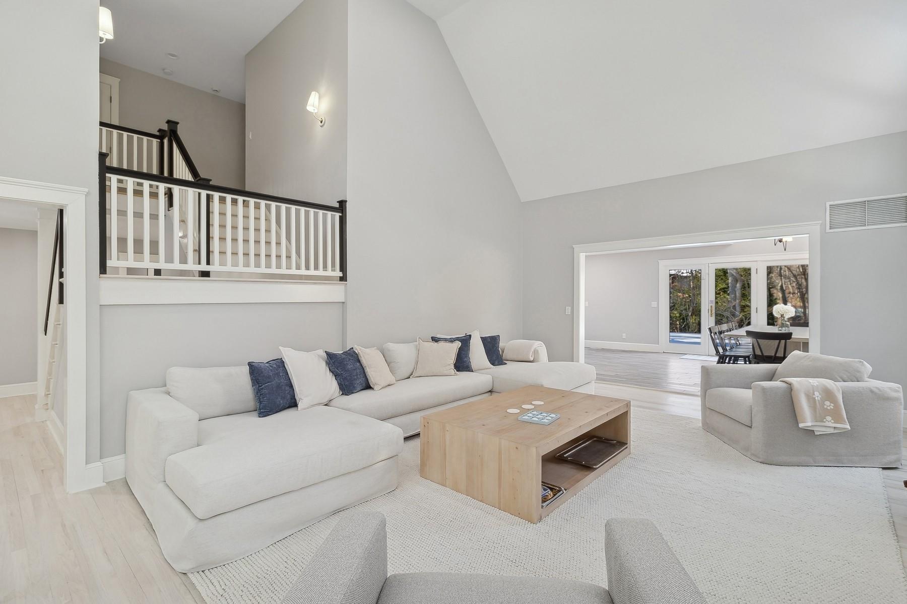 12 Bay Colony Court