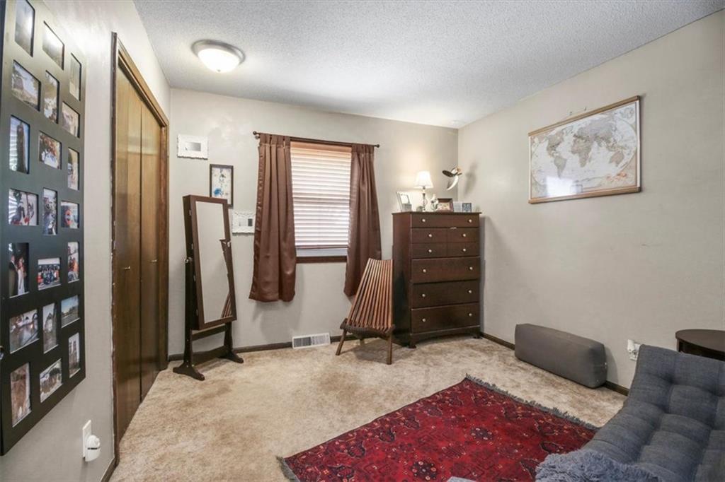 5521 NW Seminole Drive