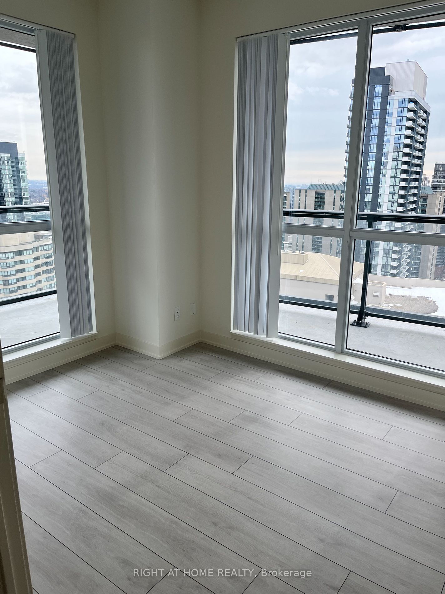 4955 Yonge St 2906