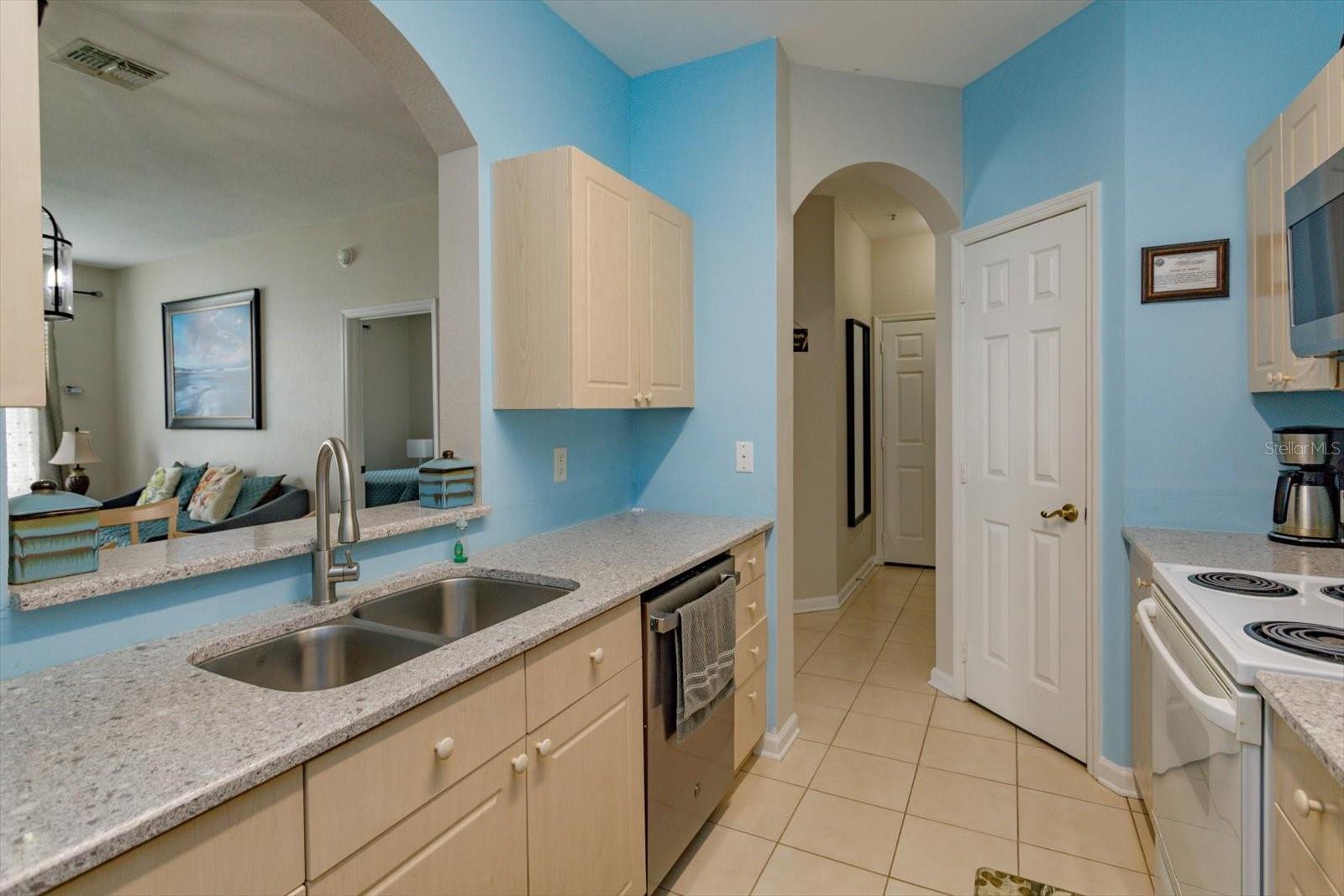 2302 Silver Palm Dr 204