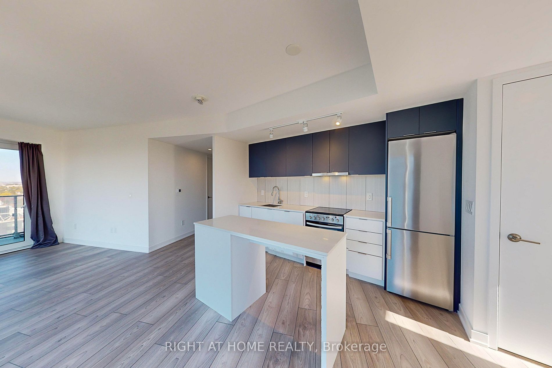 8 Tippet Rd 1410