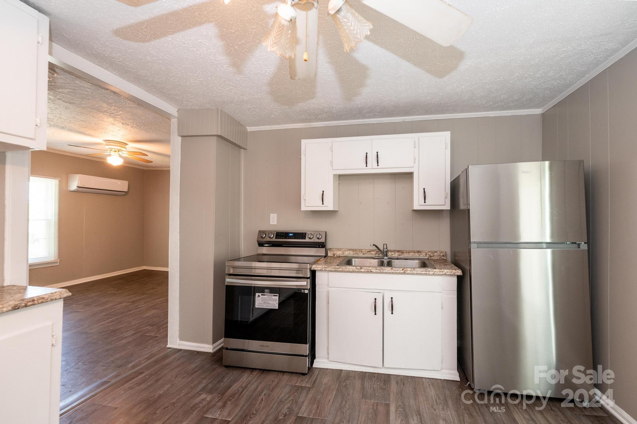 612 Center Street NW