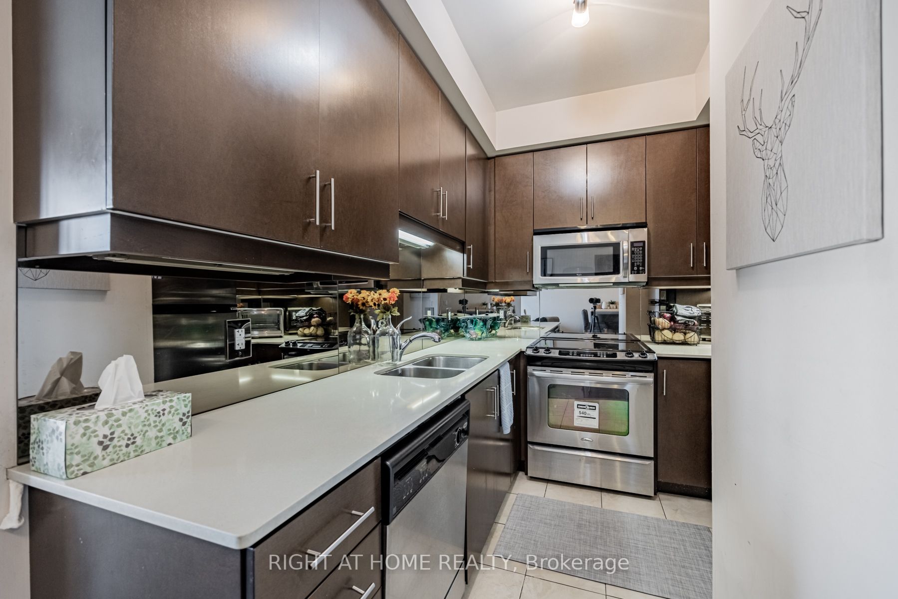 60 Absolute Ave 5208