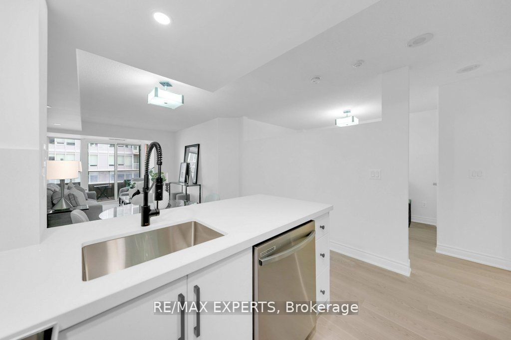65 E Liberty St 818